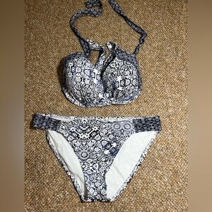 Tommy Bahama bikini set; 34D bra, large bottoms
